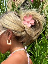 Load image into Gallery viewer, Flower Claw Clip In Baby Pink
